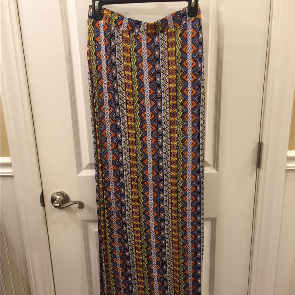 Maxi skirt. Aztec pattern. Super soft, comfy. EUC.
